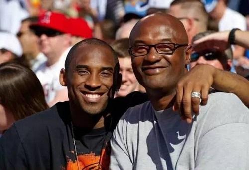 圣地亚哥教士队险些搬迁至华盛顿，最后一刻由当地速食大亨买下并留在圣地亚哥