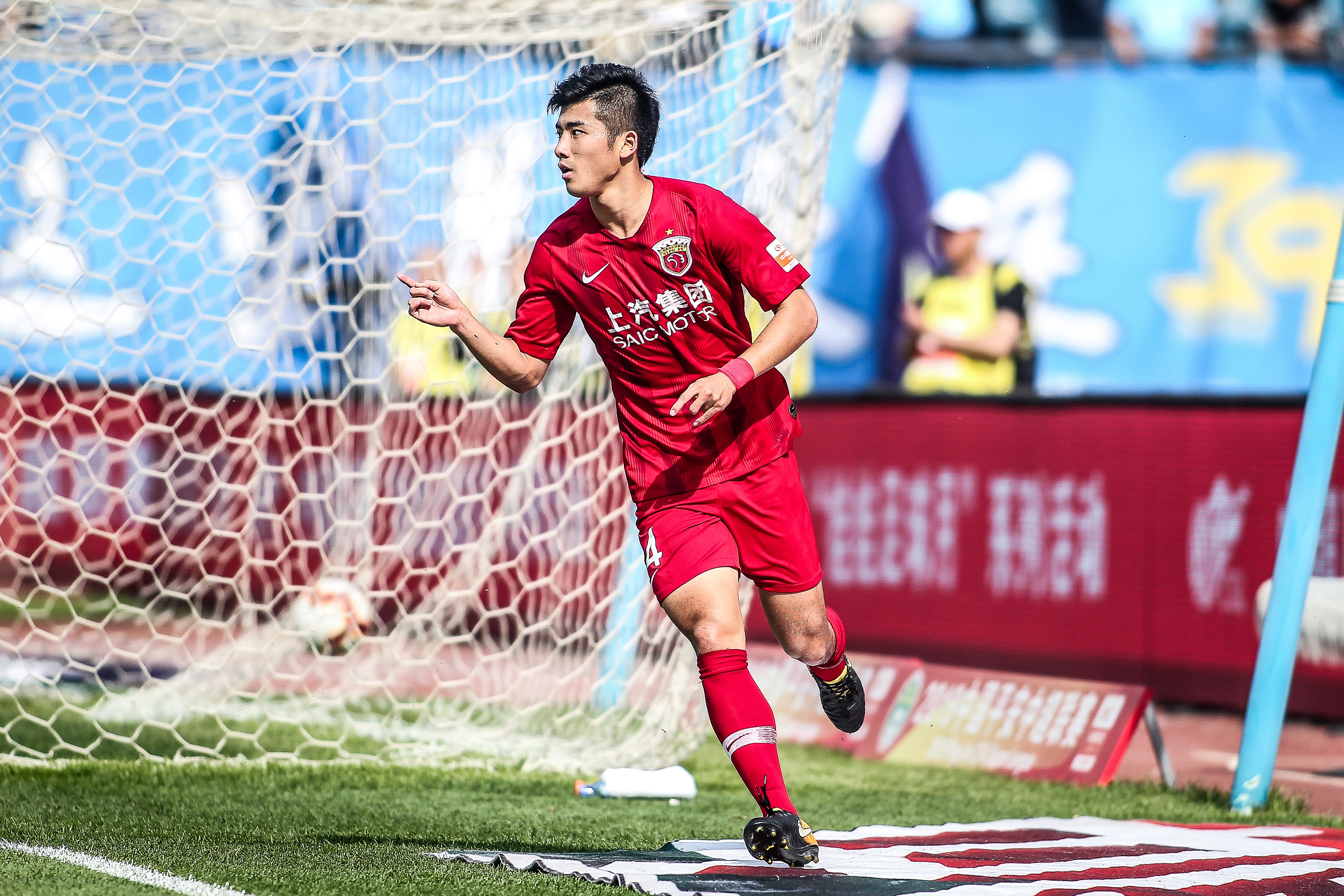 李新翔传射张琳芃赛季首球 上海海港3-0大连英博