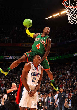 《剑星》制作人金亨泰30小时手绘马年贺图陷AI争议