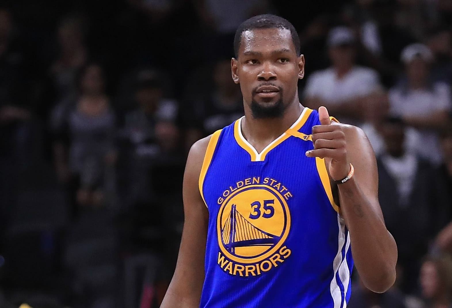 德国队官方：基米希右脚踝囊受伤，将随队前往卢森堡但不上场