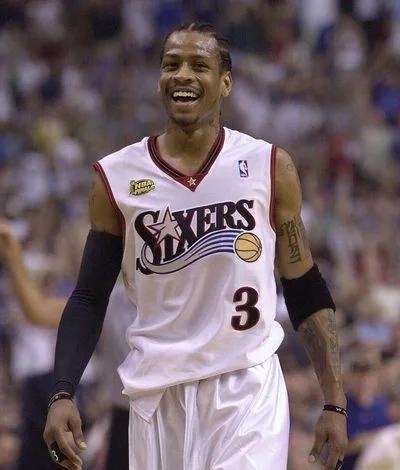 关键时刻救苦救难！詹姆斯焦灼时刻连续在内线得手再次反超比分